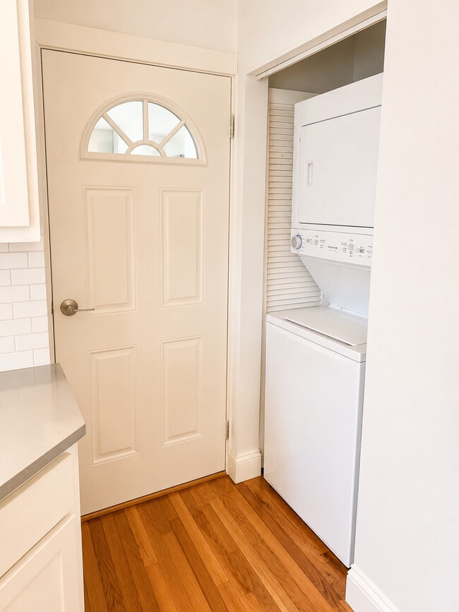 Photo - 3040 N Milwaukee Ave Unit 2R