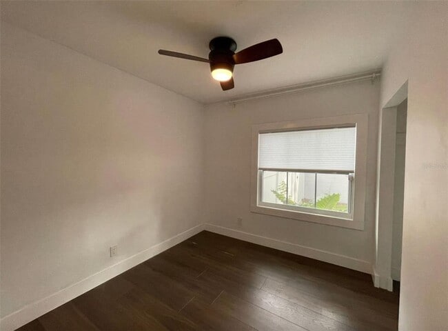 Photo - 2440 Quincy St S