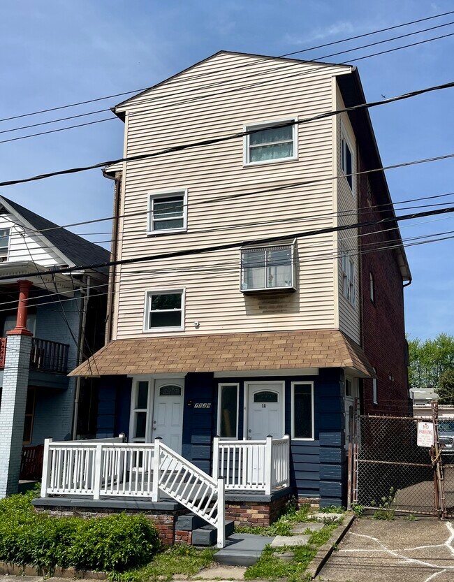 Building Photo - 7529 Roslyn St Unit 1B
