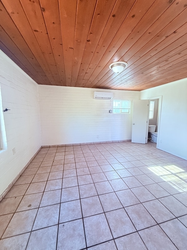 Photo - 232 W Flores St
