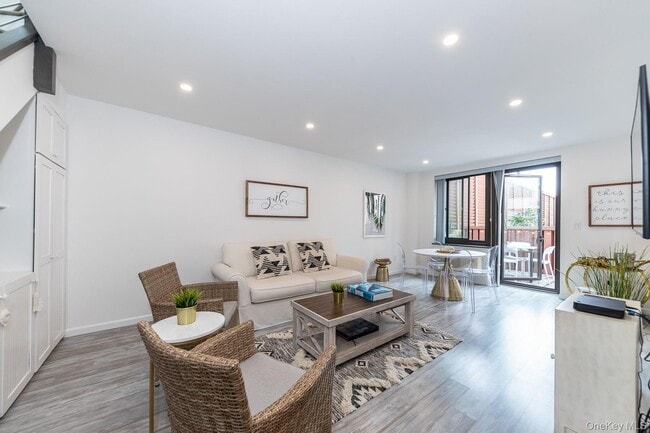 100 W Broadway Unit 1H
