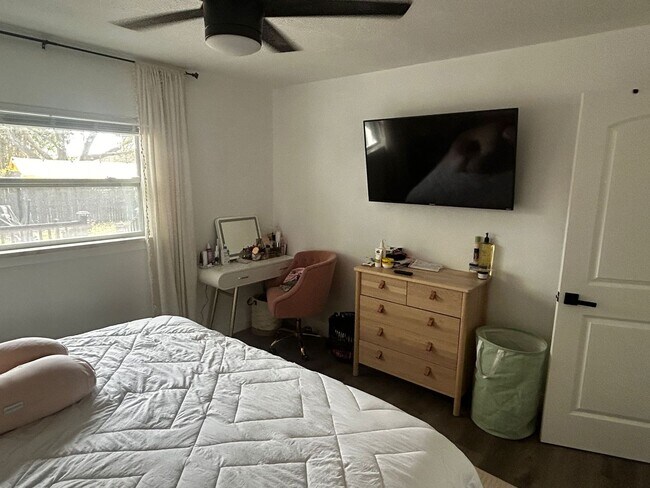 Photo - Cozy 2-Bedroom Home in the Heart of St. Petersburg