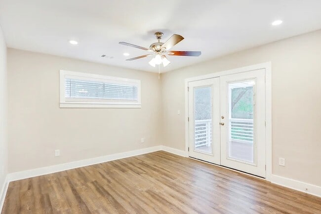 Photo - 2122 Nichols Ln