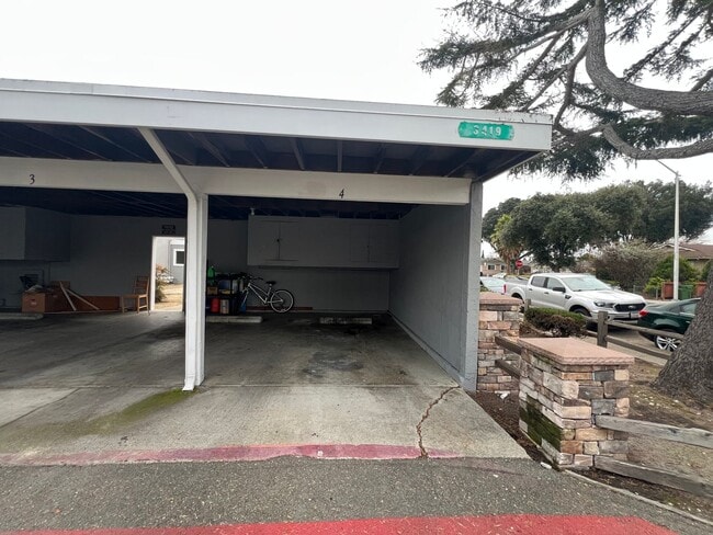 Photo - Newly updated 2 bedroom 1 bath unit Unit 3419-4