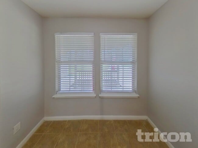 Photo - 10951 Royal Forest Dr