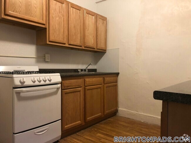Building Photo - 1810 Commonwealth Ave Rental