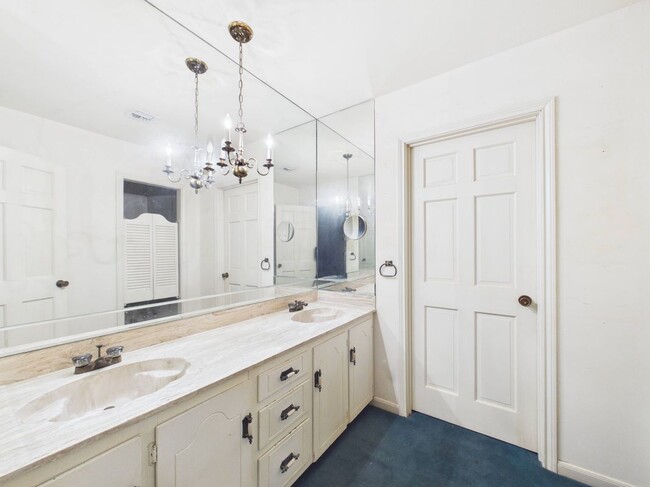 100 Oak Coulee Dr