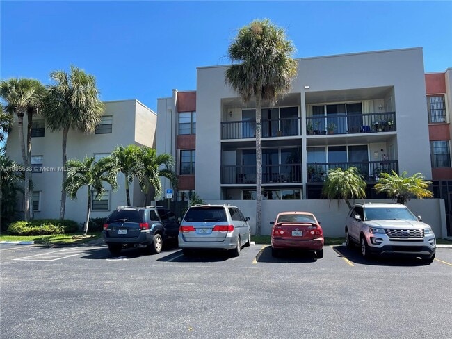 Building Photo - 10815 SW 112th Ave Unit 206