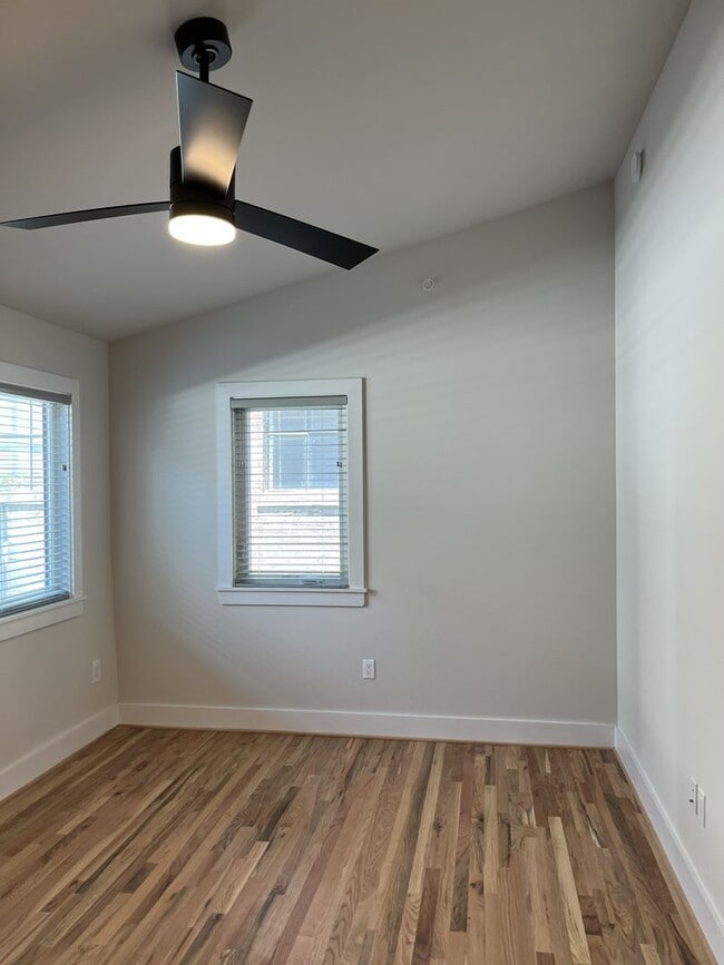 Photo - White Star Flats