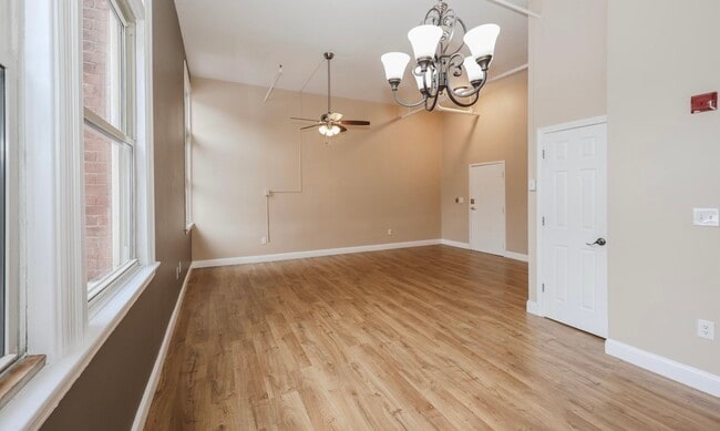 Sala de estar y comedor - 15 Mount Saint Marys Way Unidad 112