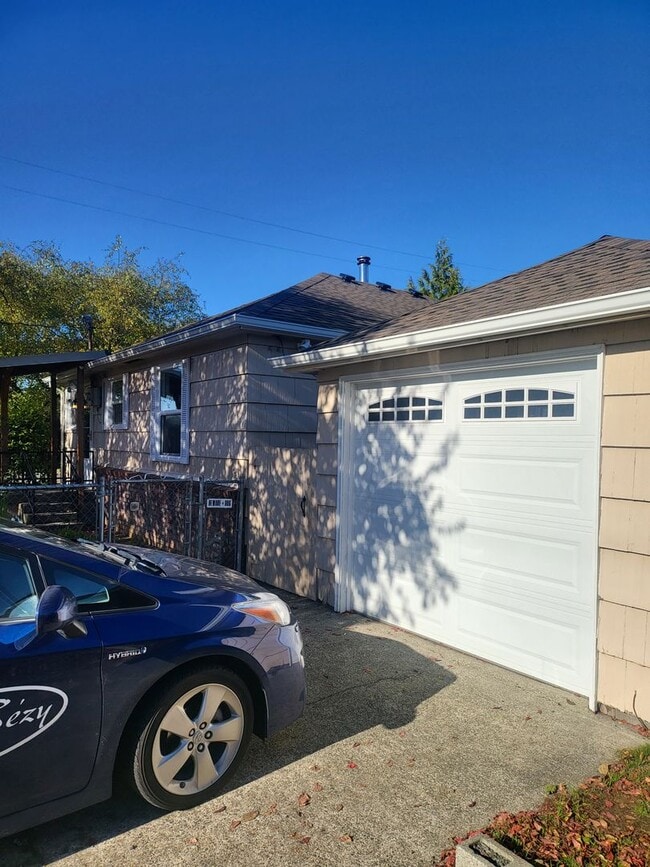 Photo - Cute House Close to W.F West High School!