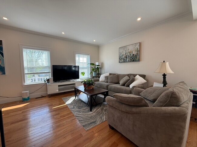 Photo - 82 Sharon St