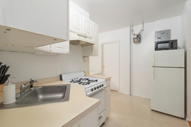 Building Photo - 312 E 93rd St Rental