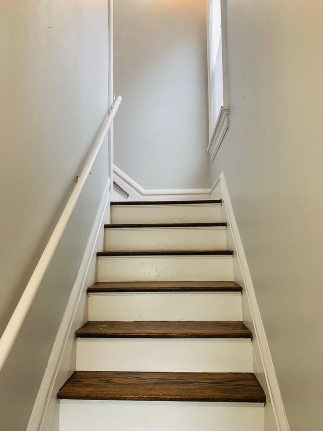 Building Photo - 3 bedroom 1.5 bath one block from Franklin Conservatory Unit 1700