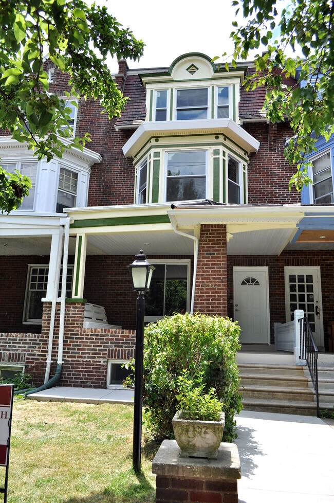 Building Photo - 4632 Locust St Rental