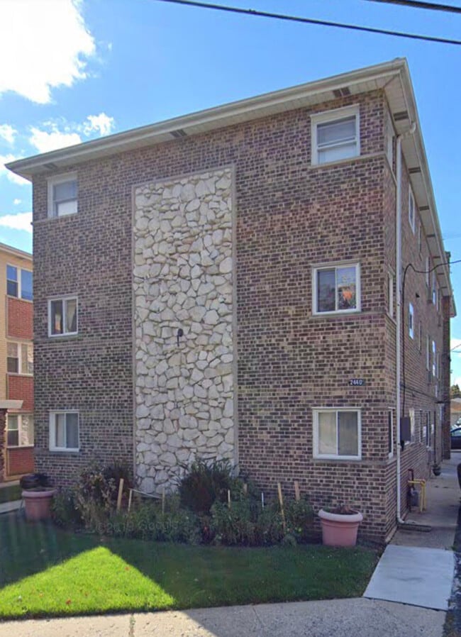 Photo of building - 2440 River Rd Unit 3E