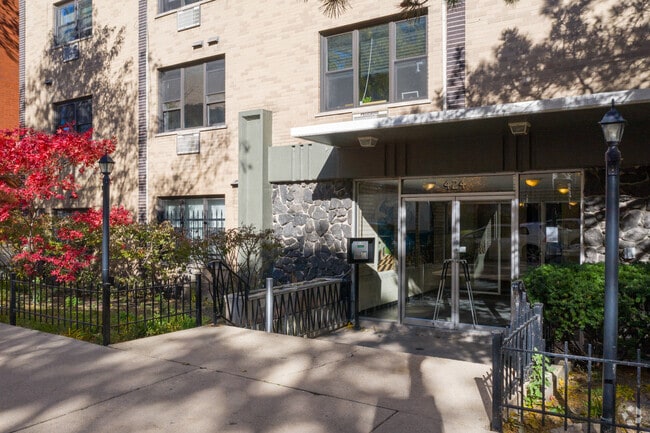 424 W. Oakdale Ave.