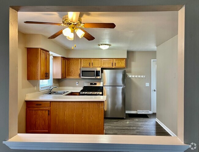 Building Photo - 640 Jefferson St Rental