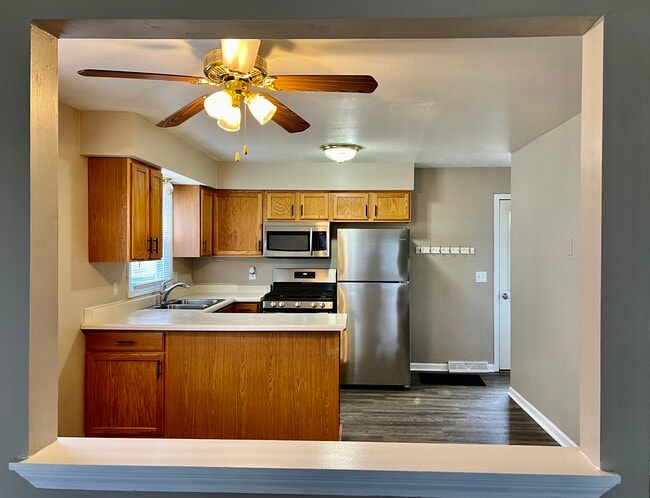 Building Photo - 640 Jefferson St Rental