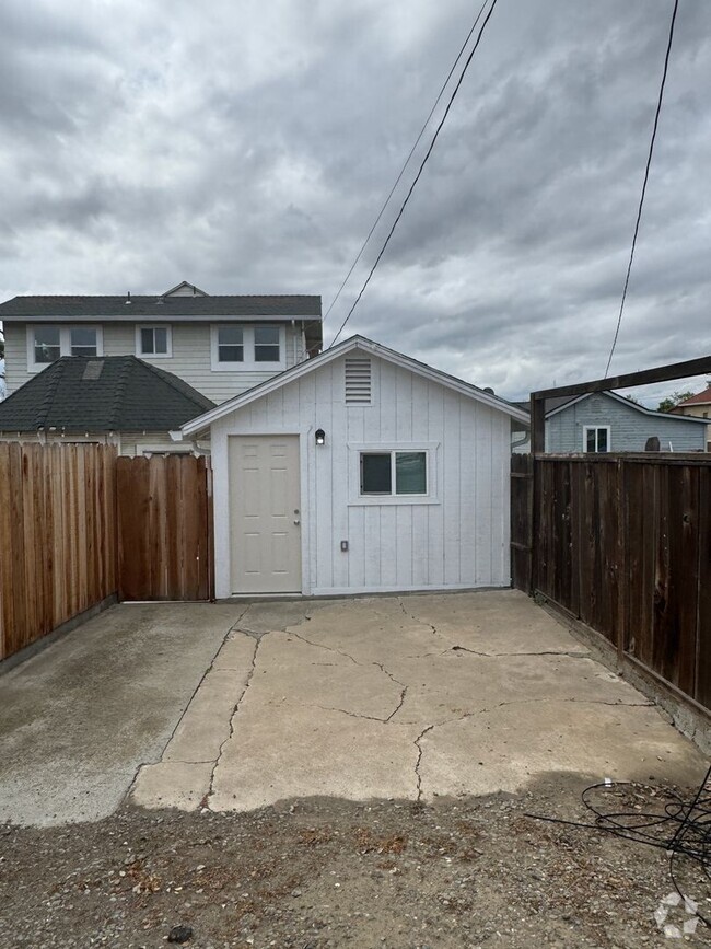Building Photo - **NOW AVAILABLE!! - Rental Home In Gustine