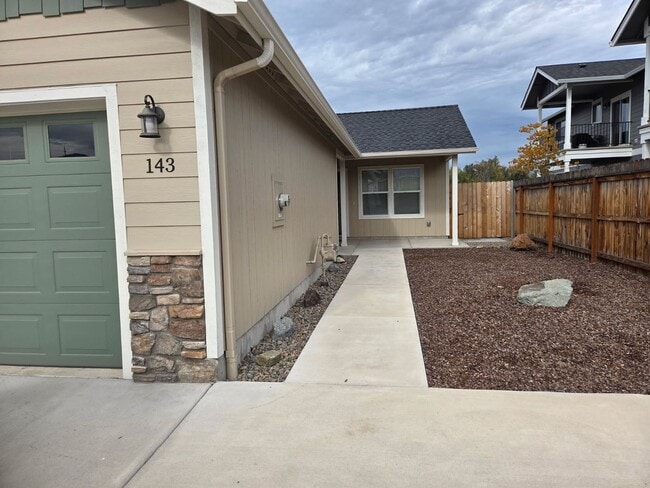 Building Photo - Newer two bedroom/two bath duplex | Availa... Unit 143 Northridge Terrace