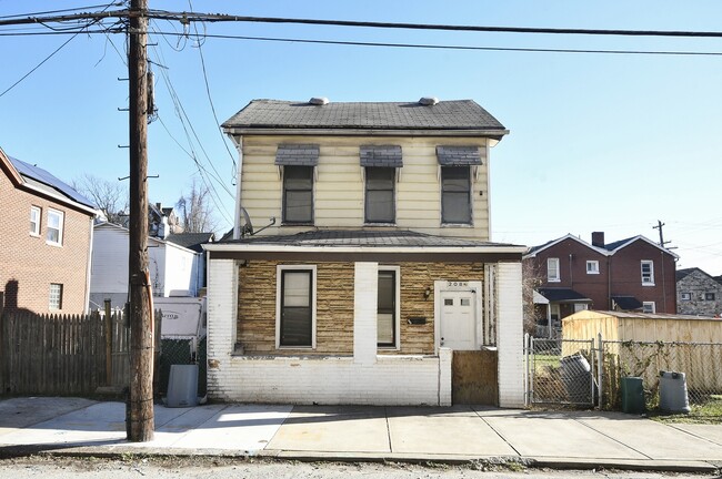 Building Photo - 208 Pattison St Rental