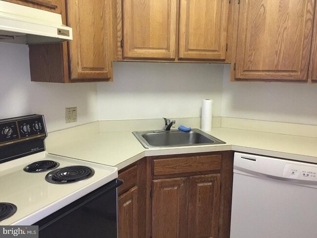 Photo - 2020 Walnut St Apartment Unit 28A