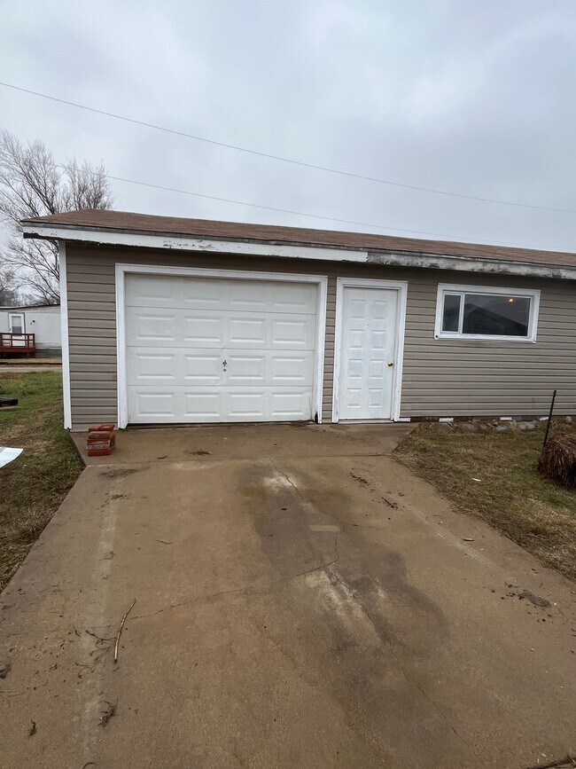 Photo - 2156 N Weaver Rd
