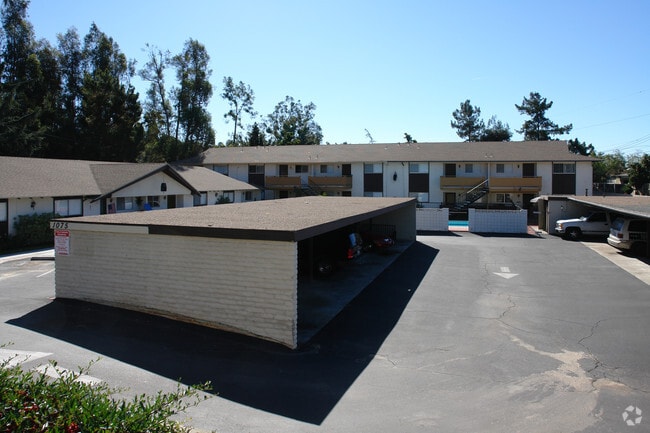 Photo - 1075 Meadowlake Dr Apartments