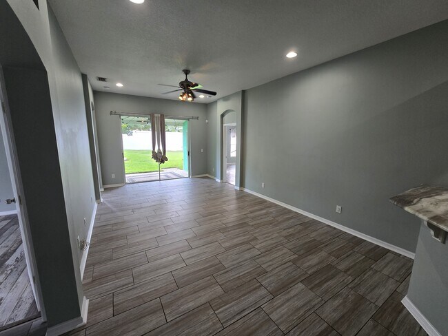 Photo - 1124 Lumsden Pointe Blvd