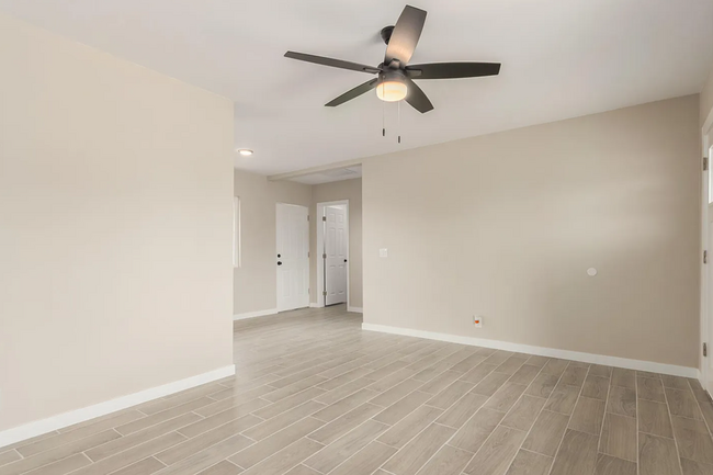 Photo - 2630 W Lane Ave Unit B