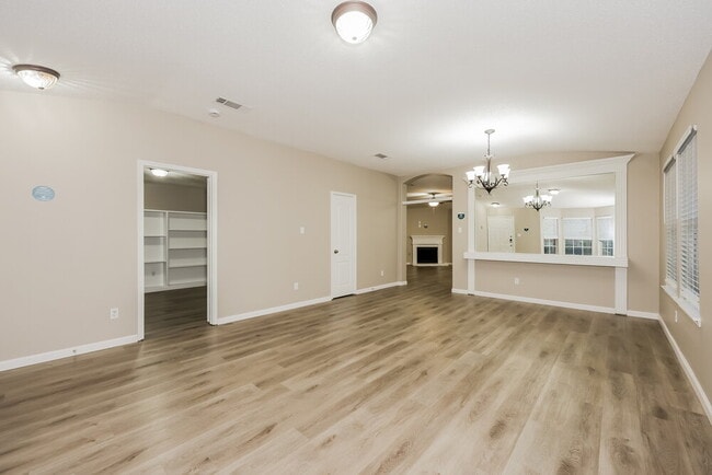 Photo - 1000 Chatham Ln