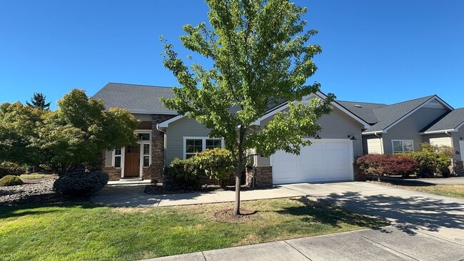 Building Photo - 2 Bed 2 Bath Home