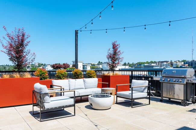Rooftop Deck - Woodworth Apartments | Vibrant & Luxurious...