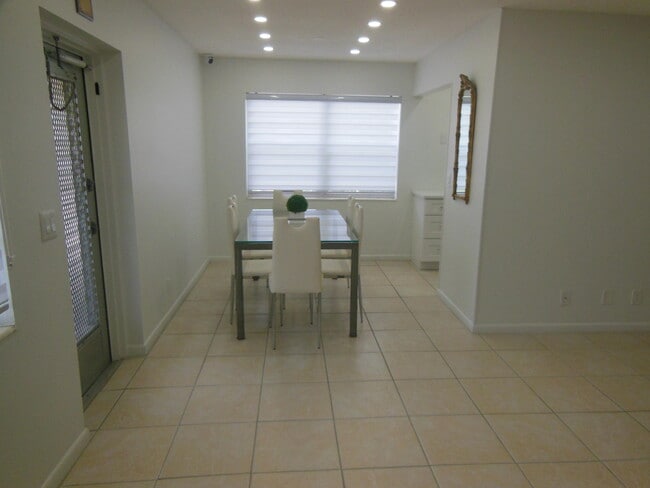 156 Andover F Unidad 156