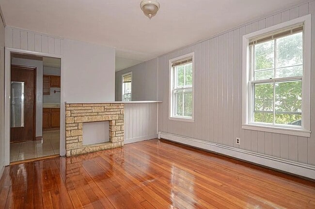 Building Photo - 38 Water St Unit 2