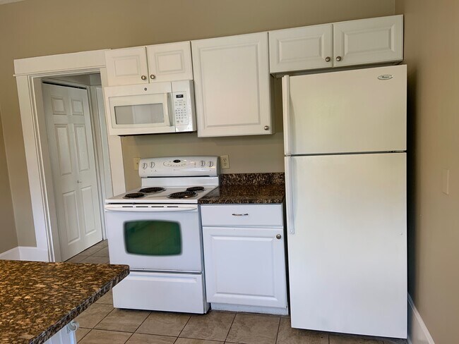 Kitchen - 2414 Indianola Ave Unit 2414