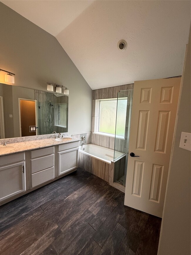 Photo - 1927 Kelona Dr