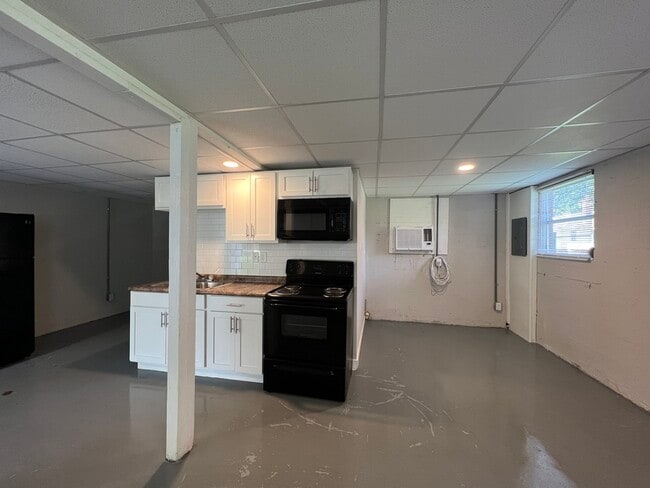 Building Photo - 3034 W 18th St Rental