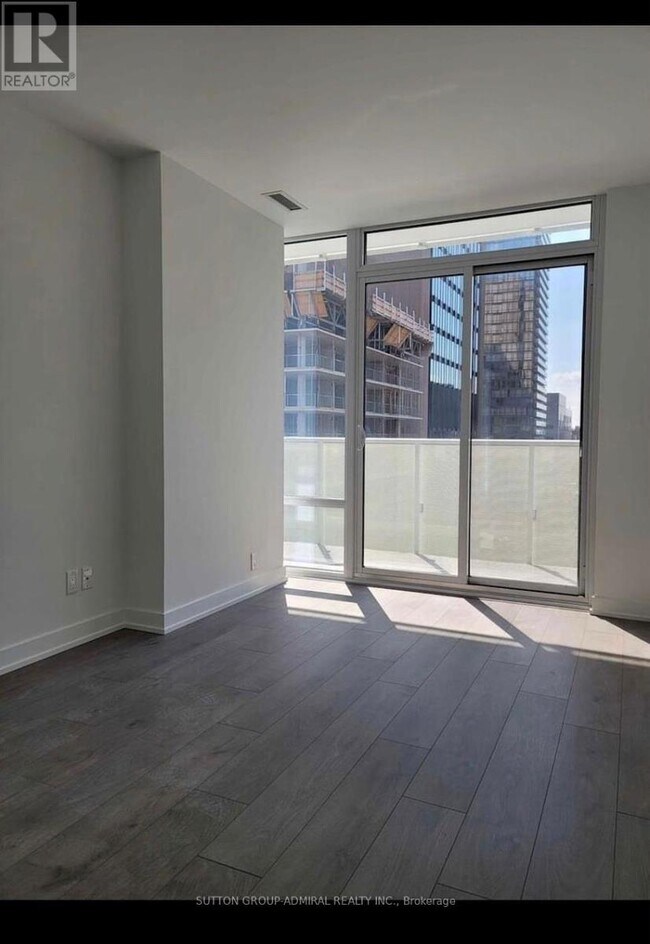 Photo - 501 Yonge St Unit 812
