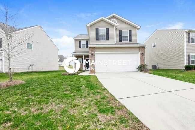 Building Photo - 4 Bedroom Pet-Friendly Home in Charlotte, NC with Main Street Renewal