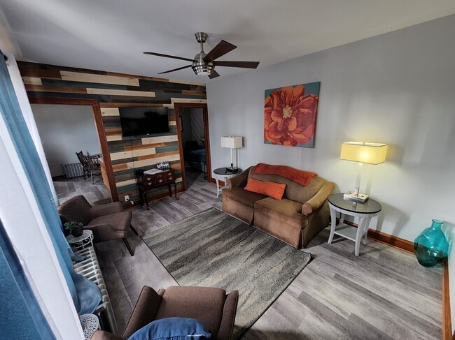 Photo - 1308 119th St