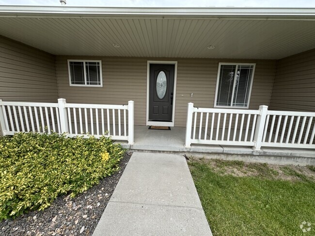 Building Photo - 1489 E 15th N Rental