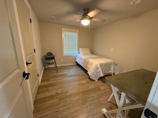 Photo - 18466 Short St