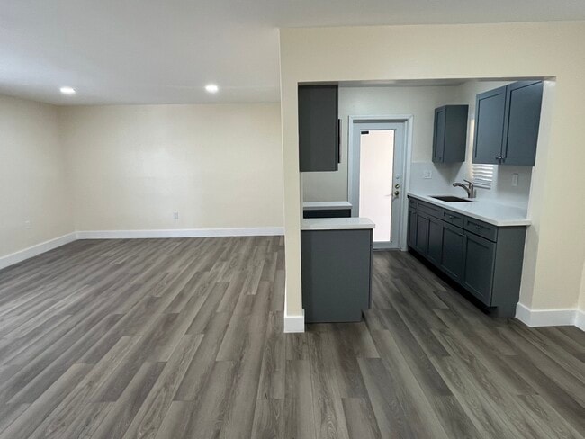 Building Photo - 1747 Rodman St Unit 206 Rental