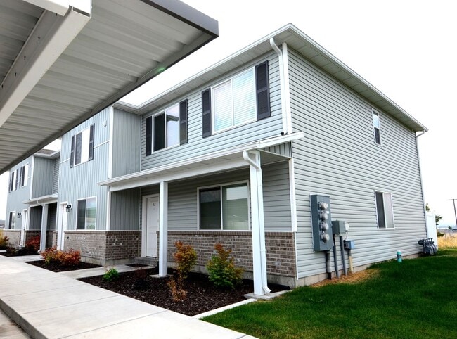 Building Photo - 160 W 400 S