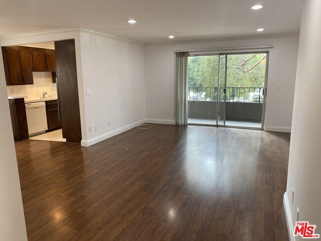 Building Photo - 1224 S Barrington Ave Unit 101