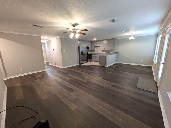 Photo - 610 Craig St