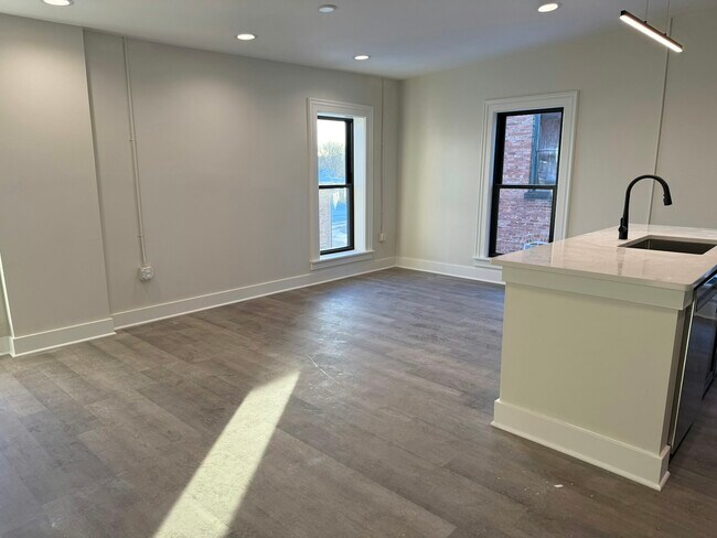 Photo - 106 E Erie St Unit 3A