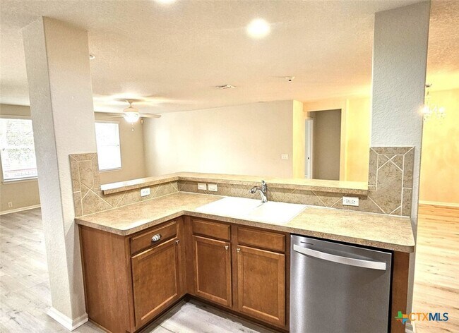 Photo - 5509 Columbia Dr